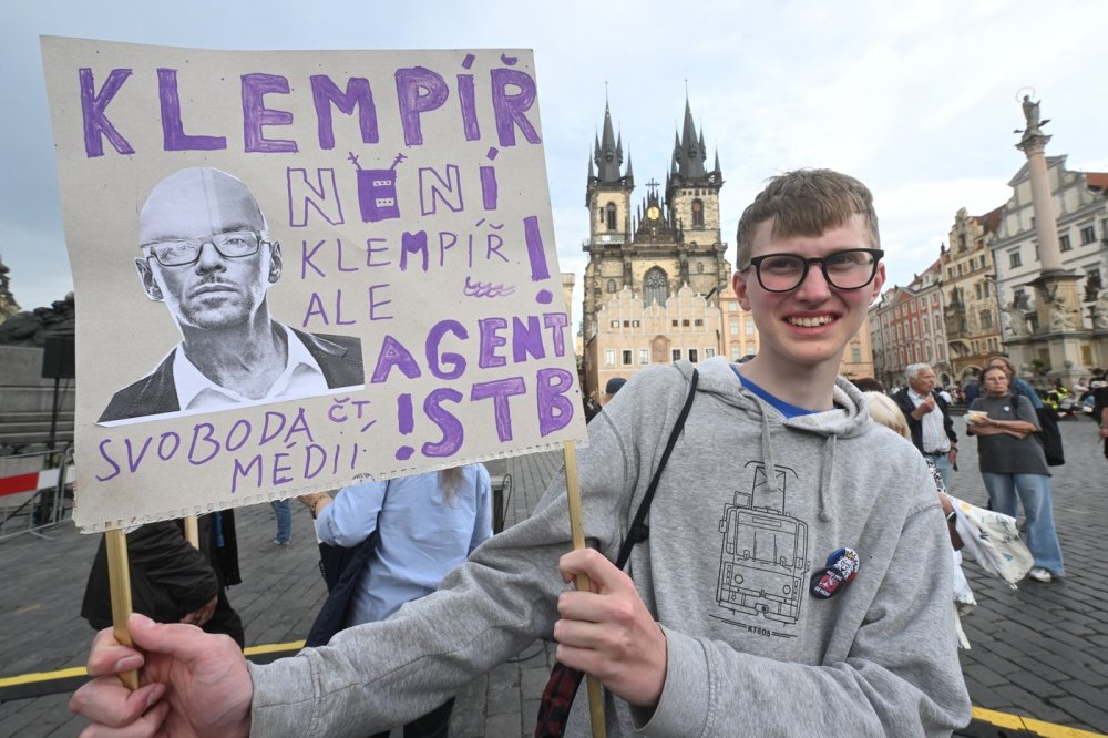 V Praze se na akci Milionu chvilek na podporu ČT a ČRo sešly tisíce lidí
