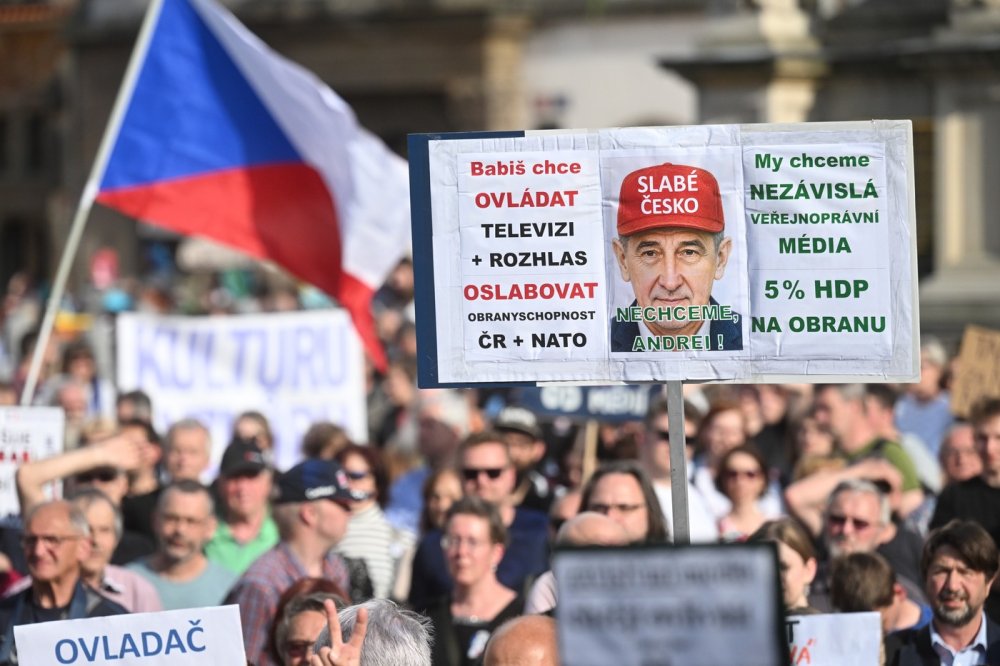 V Praze se na akci Milionu chvilek na podporu ČT a ČRo sešly tisíce lidí