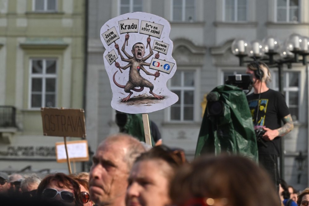 V Praze se na akci Milionu chvilek na podporu ČT a ČRo sešly tisíce lidí
