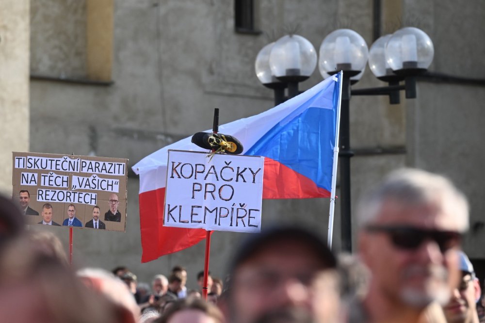 V Praze se na akci Milionu chvilek na podporu ČT a ČRo sešly tisíce lidí