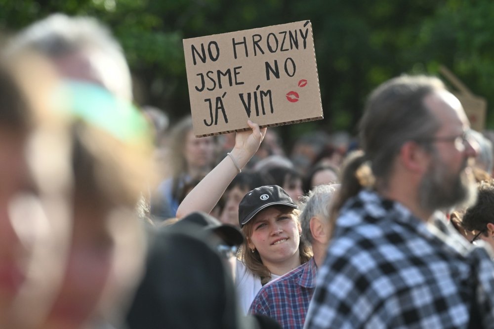 V Praze se na akci Milionu chvilek na podporu ČT a ČRo sešly tisíce lidí