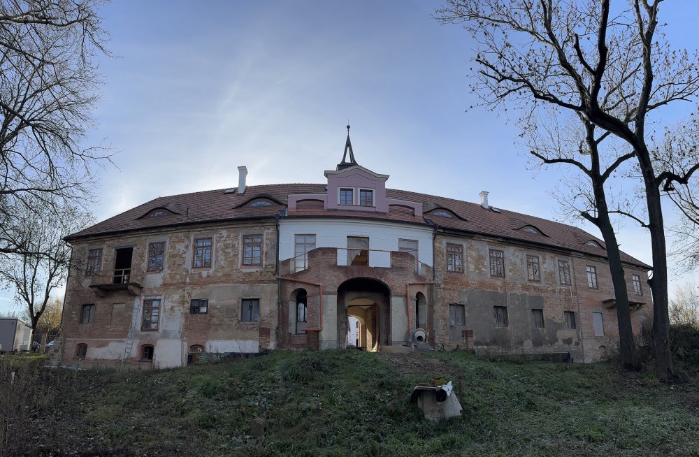 Hájčí dvorec