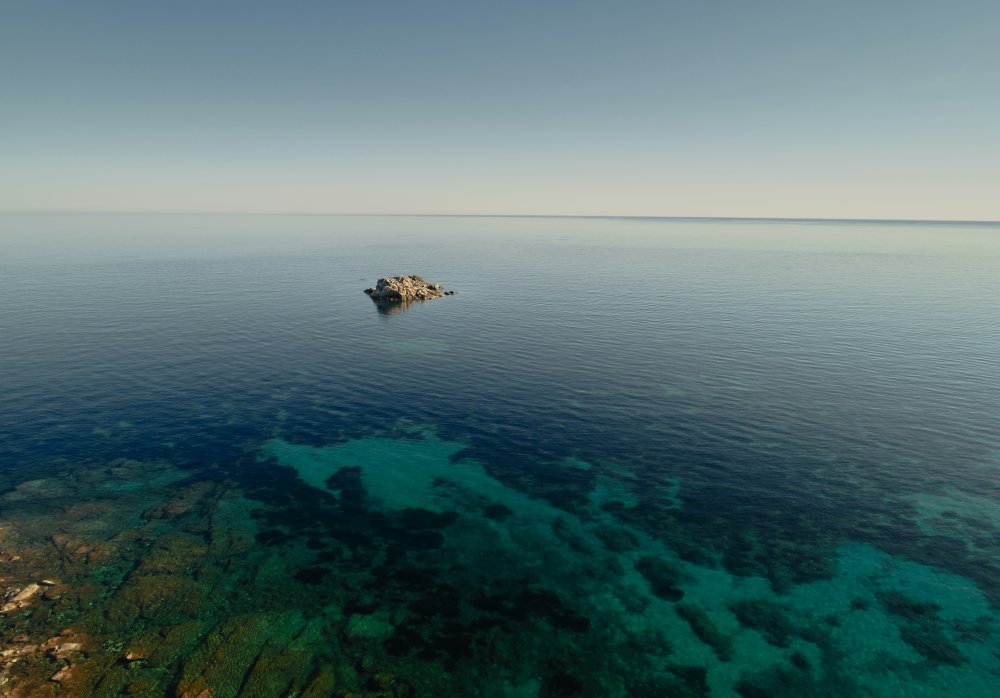 Falkensteiner Resort Capo Boi je rodinný resort se silným důrazem na soukromí. Leží na jihu Sardinie v chráněné mořské rezervaci Capo Carbonara a je zasazený do klidné zátoky obklopené středomořskou vegetací a nenápadnými kopci s přímým přístupem ke křišťálově čistému moři.