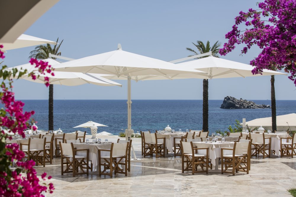 Falkensteiner Resort Capo Boi je rodinný resort se silným důrazem na soukromí. Leží na jihu Sardinie v chráněné mořské rezervaci Capo Carbonara a je zasazený do klidné zátoky obklopené středomořskou vegetací a nenápadnými kopci s přímým přístupem ke křišťálově čistému moři.