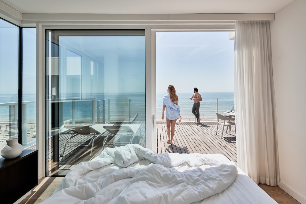 Falkensteiner Hotel & Spa Jesolo se nachází v italském letovisku Lido di Jesolo přímo u dlouhé písečné pláže na pobřeží Jaderského moře. V resortu se tak prolíná moderní architektura s uvolněnou atmosférou přímořského letoviska.