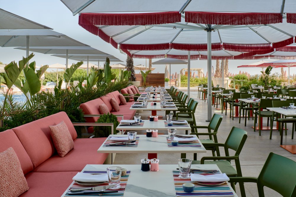 Falkensteiner Hotel & Spa Jesolo se nachází v italském letovisku Lido di Jesolo přímo u dlouhé písečné pláže na pobřeží Jaderského moře. V resortu se tak prolíná moderní architektura s uvolněnou atmosférou přímořského letoviska.