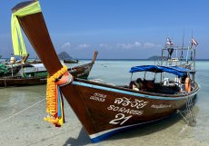 Turistický ráj, ostrov Phuket, po letech s pandemií opět přivítal turisty. 