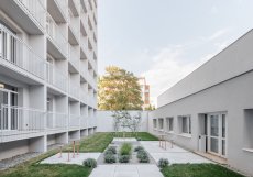 Projekt ukazuje, že i zdánlivě obyčejný panelový dům může být základem kvalitní současné architektury.