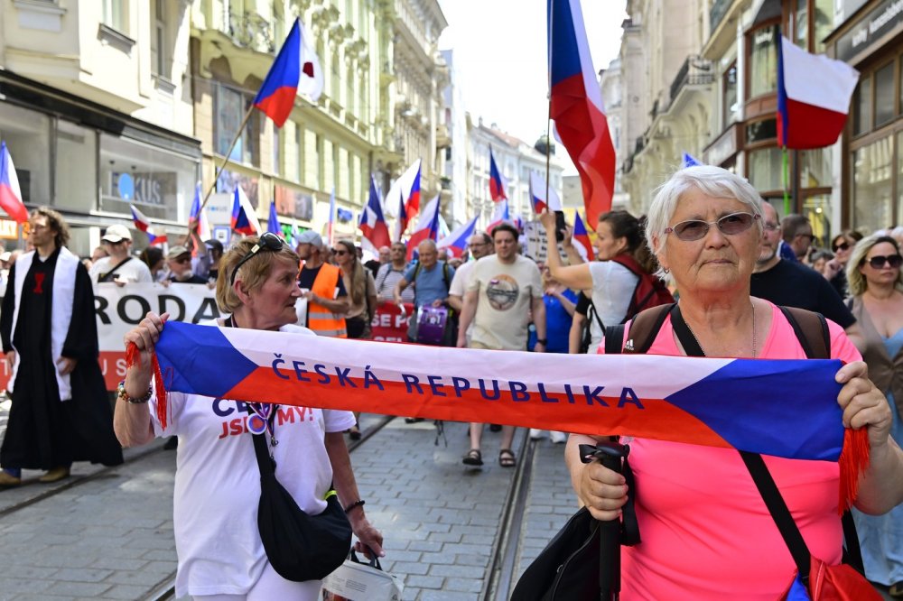 Odpůrci sjezdu sudetských Němců zaplnili Dominikánské náměstí v Brně