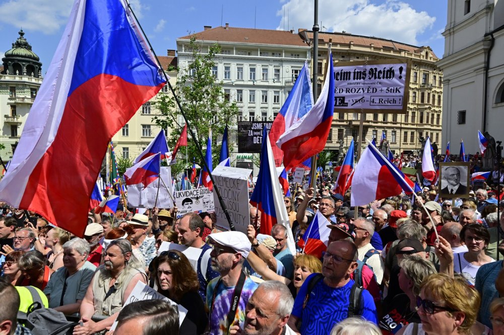 Odpůrci sjezdu sudetských Němců zaplnili Dominikánské náměstí v Brně