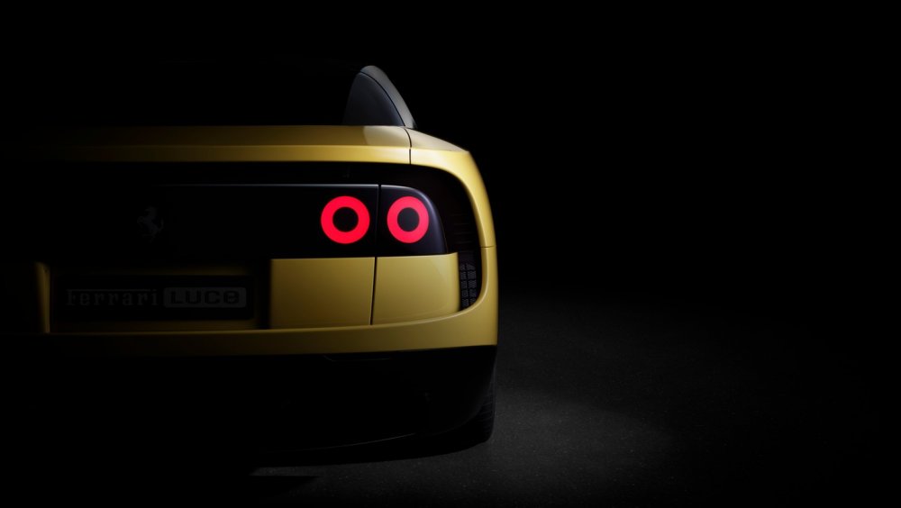 Ferrari představilo svůj první plně elektrický vůz. Model Luce má stát přes 13 milionů korun, nabídnout dojezd 530 kilometrů a značce pomoci oslovit novou generaci bohatých zákazníků. Automobilka ale zároveň mírní své elektrické plány.