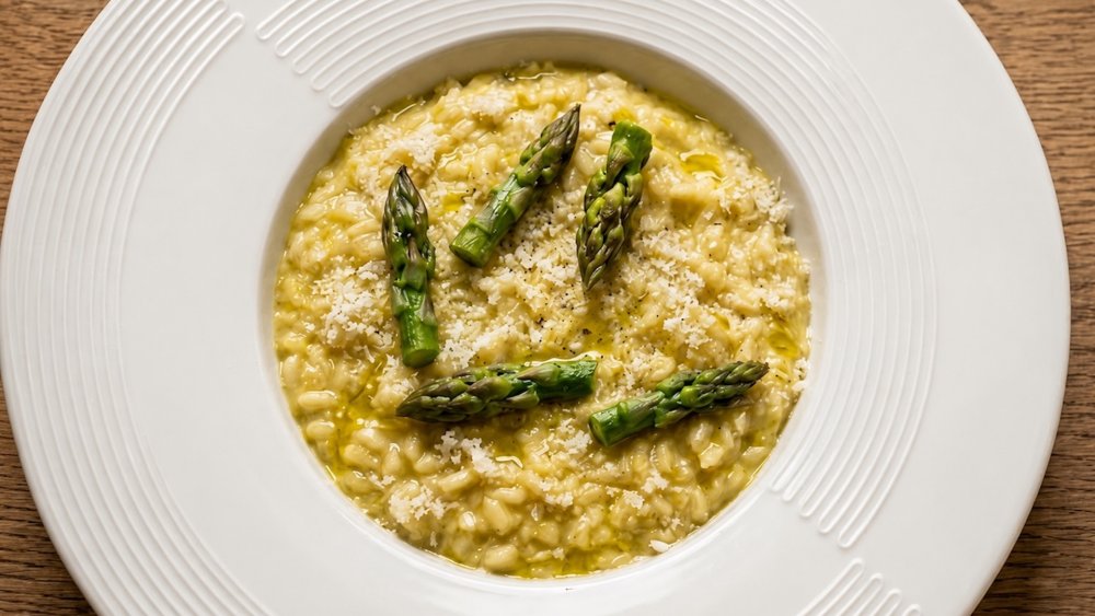 Chřestové risotto s bílým vínem.