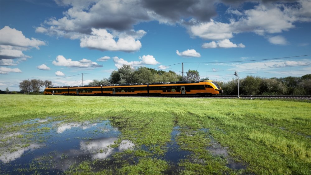 Podívejte se na první snímky nové jednotky Pesa, kterou RegioJet testuje pro linku z Prahy přes Vysočinu do Brna a Jihlavy. Vlak má nabídnout rychlost až 200 km/h, vyšší komfort i služby, které mají z cesty po kolejích udělat skutečnou alternativu k dálnici D1.