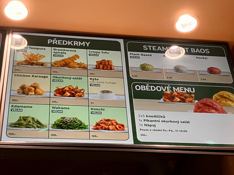 Menu pak doplňuje i devatero předkrmů. 
