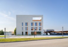 Studio Perspektiv navrhlo BudexHUB jako jednu z nejvyšších administrativních dřevostaveb v Česku, která propojuje pohledové dřevo, moderní technologie a udržitelný provoz.