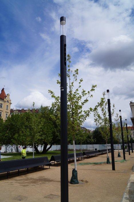 Revitalizace podle návrhu MCA atelieru Pavly Melkové a Miroslava Cikána, realizovaná hlavním městem Prahou ve spolupráci s Městskou částí Praha 3, sjednocuje dosud fragmentovaný prostor, navazuje na urbanistický řád založený Josipem Plečnikem a vrací Jiřáku roli živého městského náměstí. Nová podoba přinesla 120 nově vysazených stromů, pobytové trávníky, vodní prvky, dětské hřiště, mobiliář i technické zázemí pro trhy a kulturní akce.