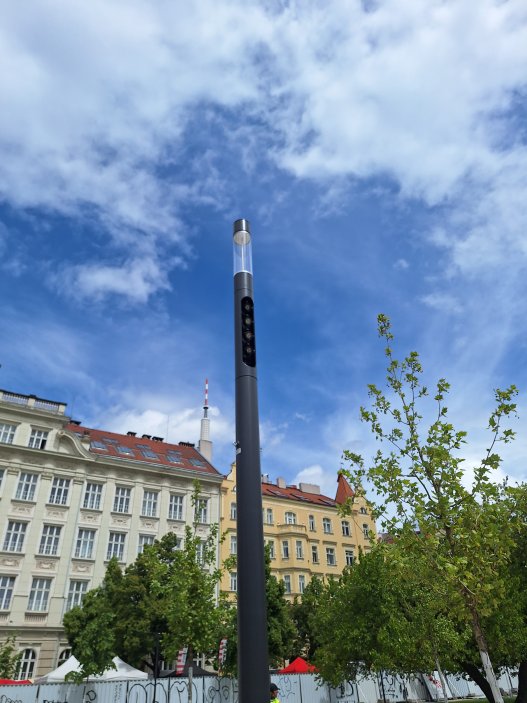 Revitalizace podle návrhu MCA atelieru Pavly Melkové a Miroslava Cikána, realizovaná hlavním městem Prahou ve spolupráci s Městskou částí Praha 3, sjednocuje dosud fragmentovaný prostor, navazuje na urbanistický řád založený Josipem Plečnikem a vrací Jiřáku roli živého městského náměstí. Nová podoba přinesla 120 nově vysazených stromů, pobytové trávníky, vodní prvky, dětské hřiště, mobiliář i technické zázemí pro trhy a kulturní akce.