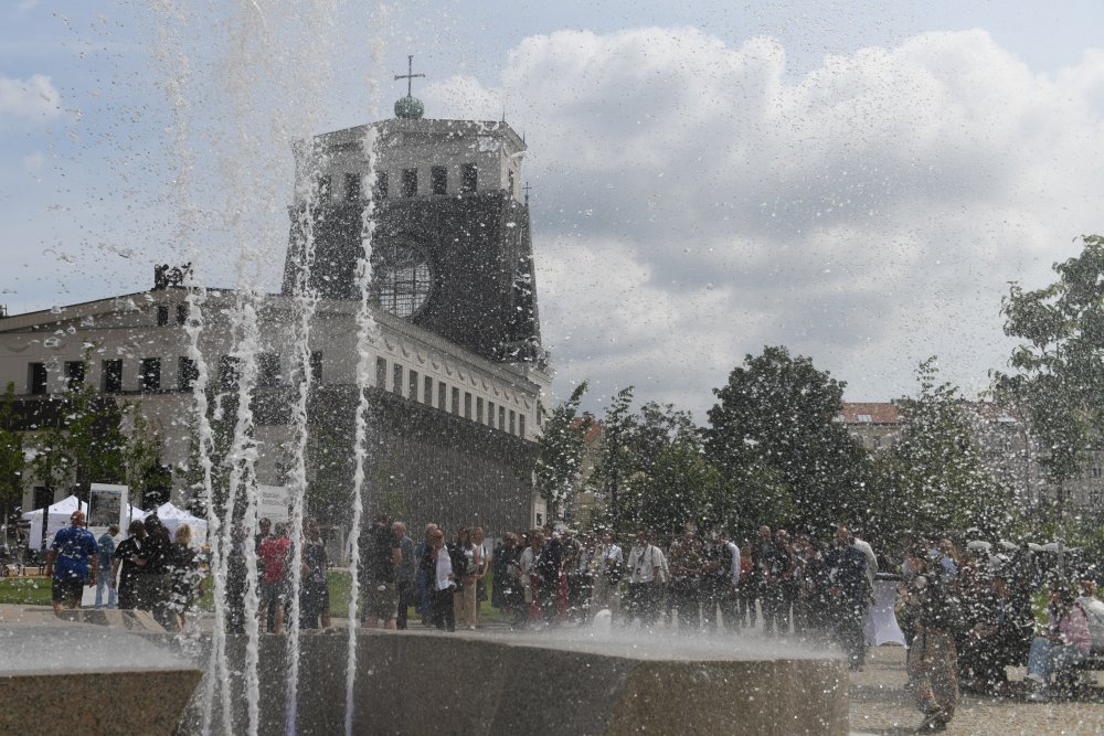 Revitalizace podle návrhu MCA atelieru Pavly Melkové a Miroslava Cikána, realizovaná hlavním městem Prahou ve spolupráci s Městskou částí Praha 3, sjednocuje dosud fragmentovaný prostor, navazuje na urbanistický řád založený Josipem Plečnikem a vrací Jiřáku roli živého městského náměstí. Nová podoba přinesla 120 nově vysazených stromů, pobytové trávníky, vodní prvky, dětské hřiště, mobiliář i technické zázemí pro trhy a kulturní akce.