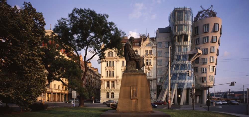 Tančící dům slaví 30 let od zahájení zkušebního provozu