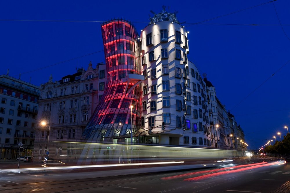 Tančící dům slaví 30 let od zahájení zkušebního provozu