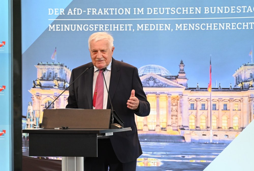 Klaus a Okamura podpořili AfD. Přejí jí cestu k vládě