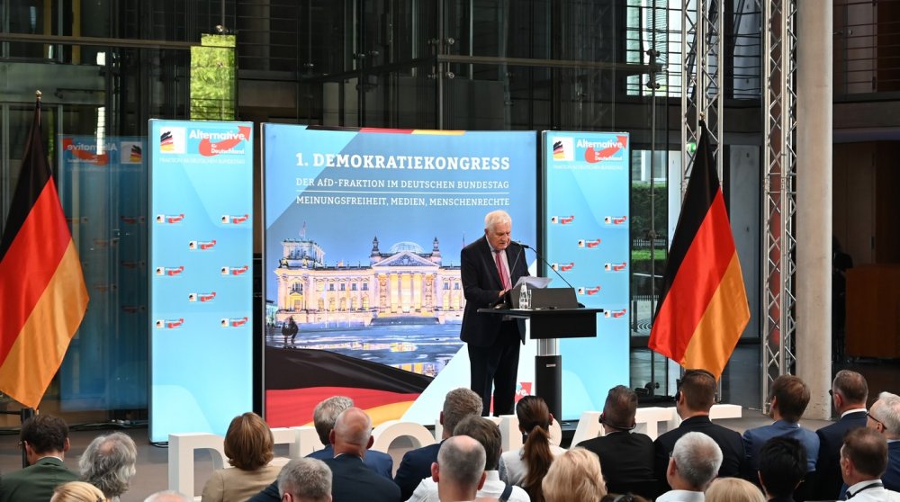 Klaus a Okamura podpořili AfD. Přejí jí cestu k vládě