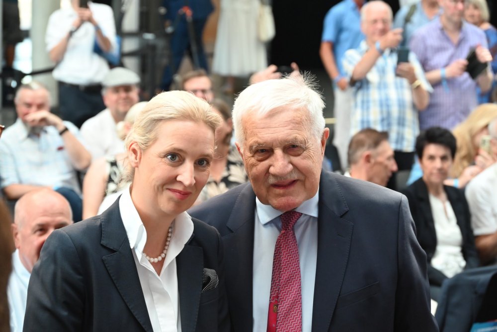 Klaus a Okamura podpořili AfD. Přejí jí cestu k vládě