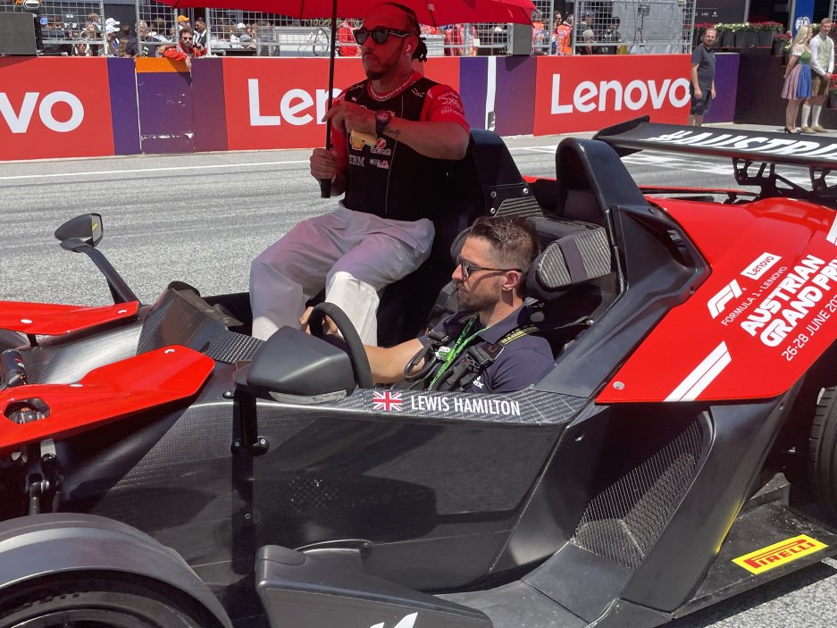 Představování pilotů, Lewis Hamilton