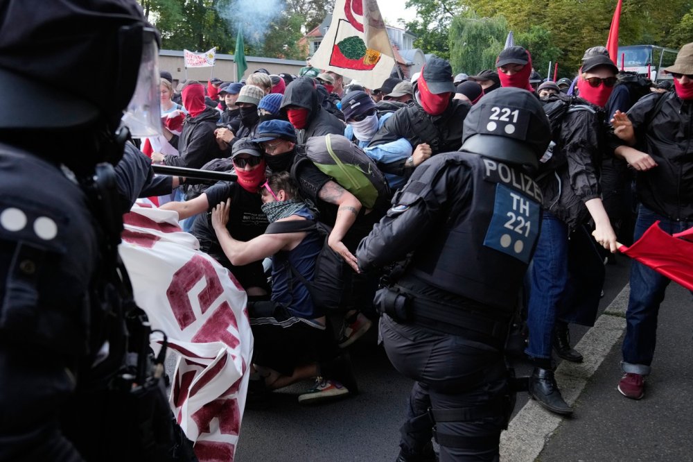 V Erfurtu se koná sjezd strany AfD, protestuje proti němu nejméně 25 tisíc lidí