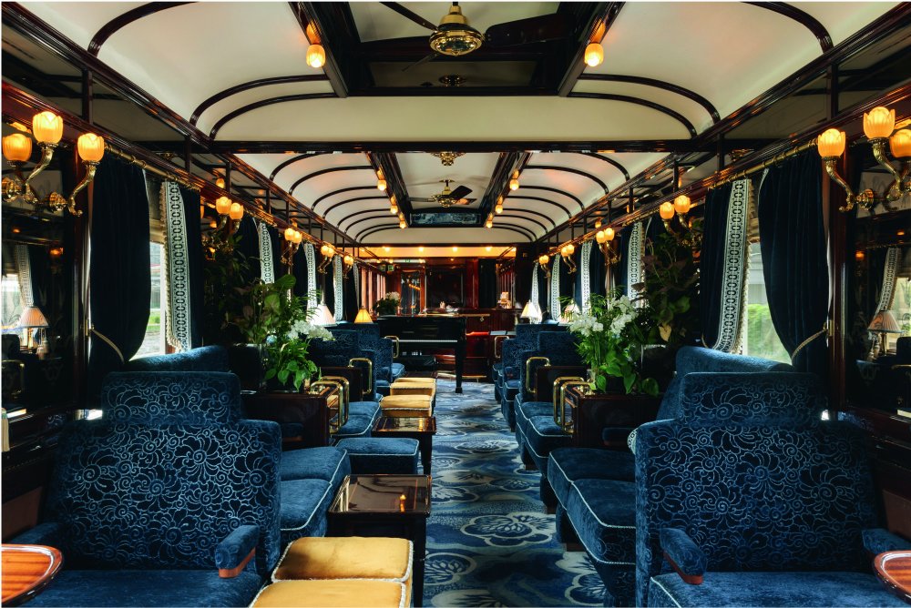 Jak vypadá cestování pro nejbohatší klienty? Privátní lety, plavby na luxusních jachtách, legendární Orient Express, safari se slony u bazénu nebo přistání na ledové dráze v Antarktidě. Prohlédněte si místa a zážitky, za které jsou movití Češi ochotni utrácet miliony.