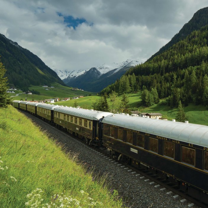 Jak vypadá cestování pro nejbohatší klienty? Privátní lety, plavby na luxusních jachtách, legendární Orient Express, safari se slony u bazénu nebo přistání na ledové dráze v Antarktidě. Prohlédněte si místa a zážitky, za které jsou movití Češi ochotni utrácet miliony.