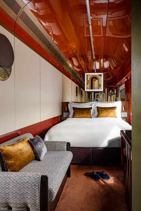 Jak vypadá cestování pro nejbohatší klienty? Privátní lety, plavby na luxusních jachtách, legendární Orient Express, safari se slony u bazénu nebo přistání na ledové dráze v Antarktidě. Prohlédněte si místa a zážitky, za které jsou movití Češi ochotni utrácet miliony.