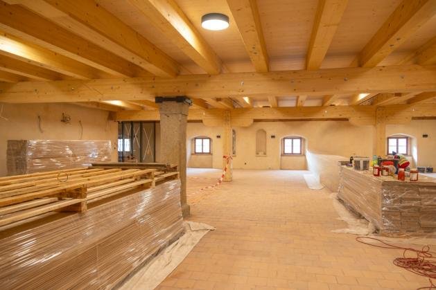 Zámecký pivovar v Jindřichově Hradci ze 16. století se po rozsáhlé rekonstrukci otevřel veřejnosti. Národní kulturní památka desítky let chátrala a v roce 2011 ji navíc výrazně poškodil požár. Její obnova stála město 512 milionů korun bez daně, přičemž téměř polovinu nákladů pokryly dotace.