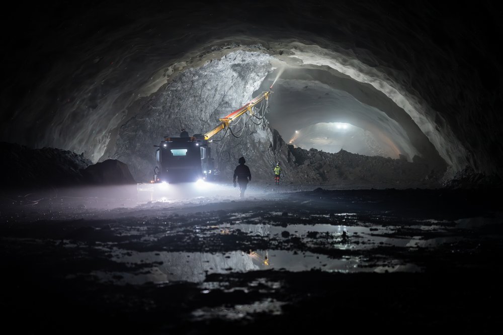 Odda je největším podzemním projektem v historii skupiny Metrostav, nikoliv však její první zkušeností na severu Evropy. Čeští stavbaři vstoupili do Skandinávie v roce 2006 a od té doby se podíleli na stavbách v Norsku, Finsku, Švédsku, na Islandu i Faerských ostrovech. Celkem už na severu Evropy vyrazili více než 57 kilometrů tunelů.
