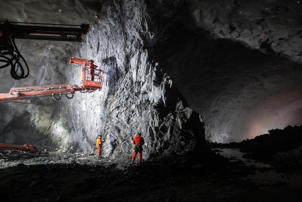 Odda je největším podzemním projektem v historii skupiny Metrostav, nikoliv však její první zkušeností na severu Evropy. Čeští stavbaři vstoupili do Skandinávie v roce 2006 a od té doby se podíleli na stavbách v Norsku, Finsku, Švédsku, na Islandu i Faerských ostrovech. Celkem už na severu Evropy vyrazili více než 57 kilometrů tunelů.