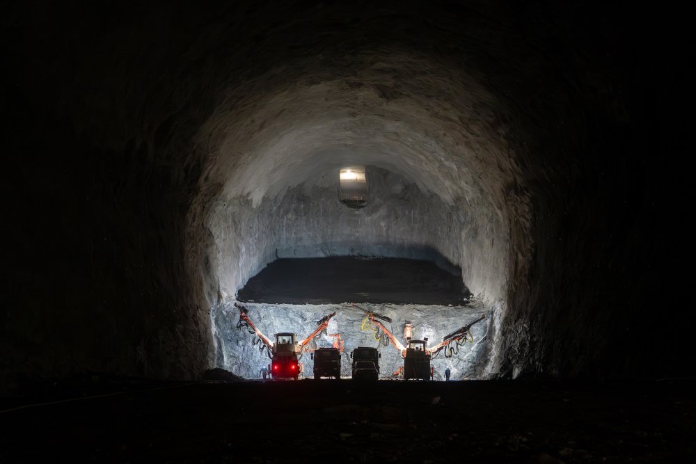 Odda je největším podzemním projektem v historii skupiny Metrostav, nikoliv však její první zkušeností na severu Evropy. Čeští stavbaři vstoupili do Skandinávie v roce 2006 a od té doby se podíleli na stavbách v Norsku, Finsku, Švédsku, na Islandu i Faerských ostrovech. Celkem už na severu Evropy vyrazili více než 57 kilometrů tunelů.
