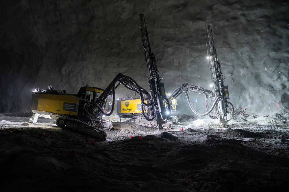 Odda je největším podzemním projektem v historii skupiny Metrostav, nikoliv však její první zkušeností na severu Evropy. Čeští stavbaři vstoupili do Skandinávie v roce 2006 a od té doby se podíleli na stavbách v Norsku, Finsku, Švédsku, na Islandu i Faerských ostrovech. Celkem už na severu Evropy vyrazili více než 57 kilometrů tunelů.