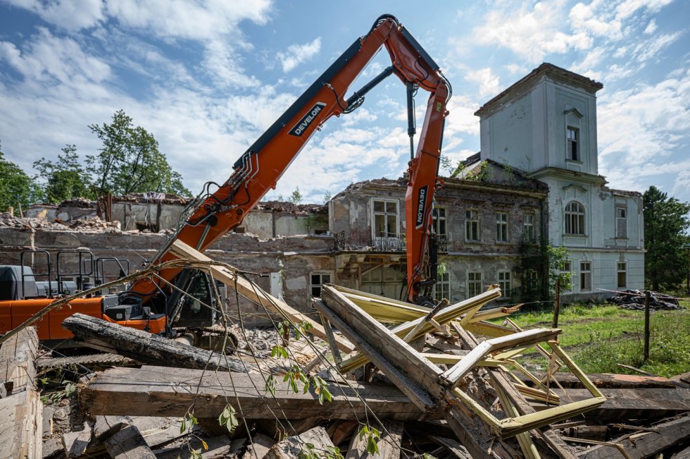 Rekonstrukce zámku v Horním Maršově