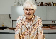 Babička Honzy a Marka Macháčových, která podle všeho peče dokonalé beskydské koláče.