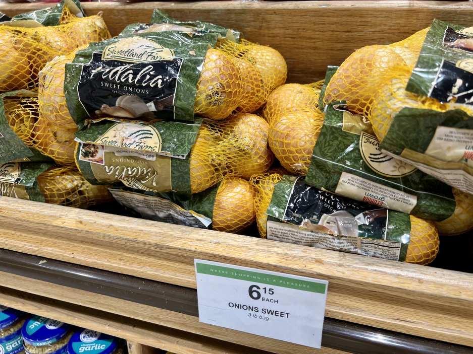 Kilo cibule v přepočtu za 100 korun. To je americká realita.