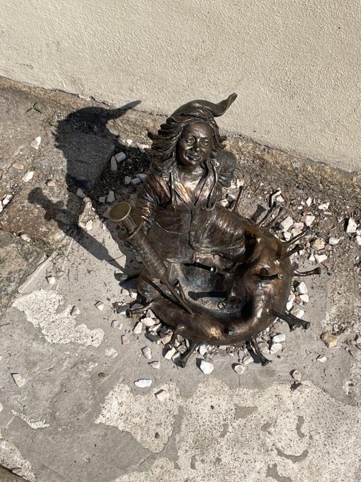 Vratislav díky trpaslíkům získala turistickou atrakci bez jediné budovy, otevírací doby i vstupného. Rozprostírá se prakticky po celém městě a návštěvníky nenápadně vede od hlavního náměstí ke kavárnám, hotelům, obchodům, institucím i do méně známých ulic