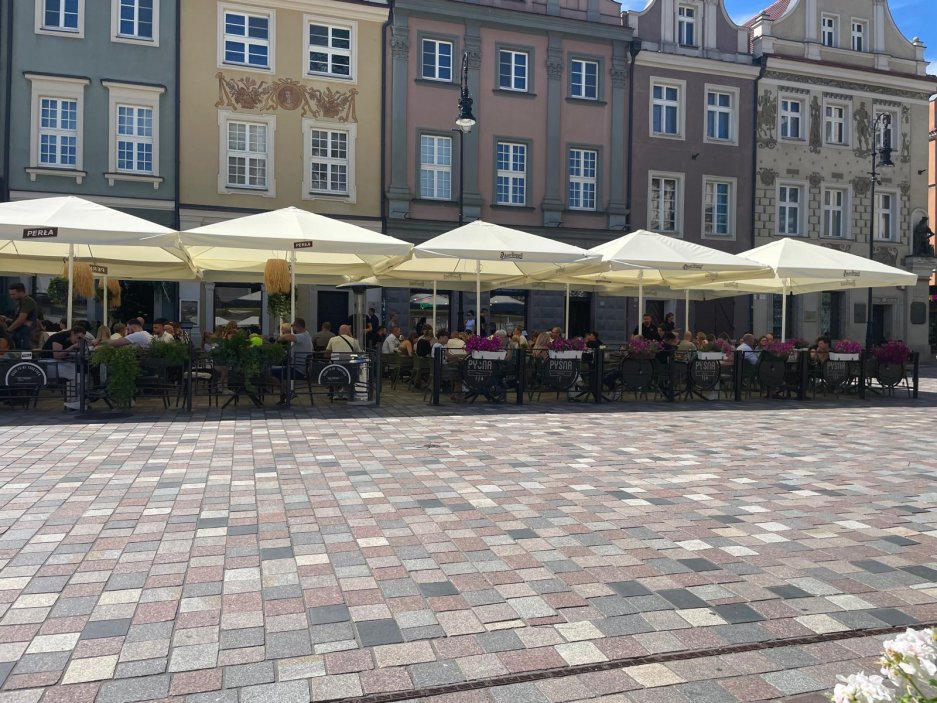 Součástí nákupního výletu může být i návštěva restaurace, pivo je ale v Polsku drahé