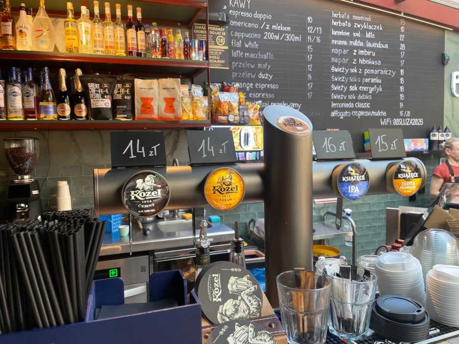 Součástí nákupního výletu může být i návštěva restaurace, pivo je ale v Polsku drahé