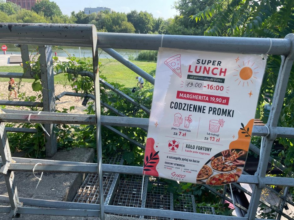 Součástí nákupního výletu může být i návštěva restaurace, pivo je ale v Polsku drahé