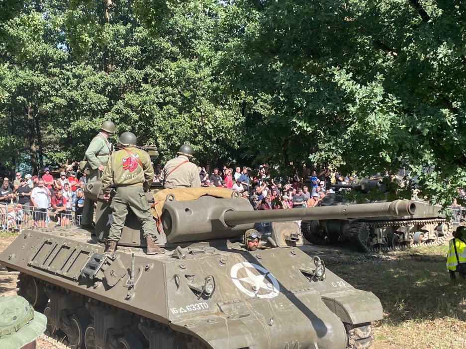 Sovětské tanky, západní obrněnce, boj o most u Remagenu i nejnovější technika českého obranného průmyslu. Na 22. Tankový den ve Vojenském technickém muzeu Lešany dorazilo přes 20 tisíc lidí. 