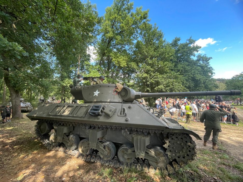 Sovětské tanky, západní obrněnce, boj o most u Remagenu i nejnovější technika českého obranného průmyslu. Na 22. Tankový den ve Vojenském technickém muzeu Lešany dorazilo přes 20 tisíc lidí. 