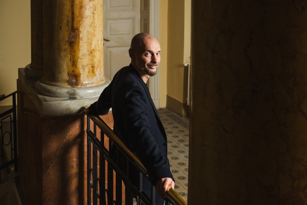 Regulace, která klade náročné požadavky, ještě nemusí být byrokratická, říká v rozhovoru předseda Státního úřadu pro jadernou bezpečnost (SÚJB) Štěpán Kochánek. Uznává, že jaderní regulátoři mají hledat cestu k vyšší efektivitě i zjednodušením.