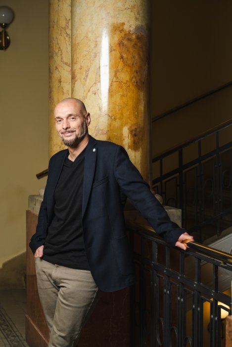 Regulace, která klade náročné požadavky, ještě nemusí být byrokratická, říká v rozhovoru předseda Státního úřadu pro jadernou bezpečnost (SÚJB) Štěpán Kochánek. Uznává, že jaderní regulátoři mají hledat cestu k vyšší efektivitě i zjednodušením.