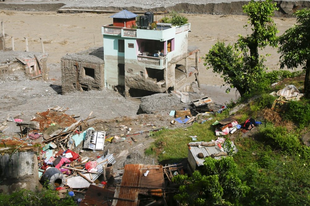 V Nepálu po povodních zachránili již 323 cizinců, téměř 600 se nadále pohřešuje