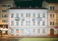 Kampaň PROČ MÍŇ? se ptá, proč by měla mít Česká televize a Český rozhlas méně peněz. Správná otázka. Stejně správné je ale ptát se, proč mají dostávat právě tolik – a co za miliardy skutečně nabízejí.